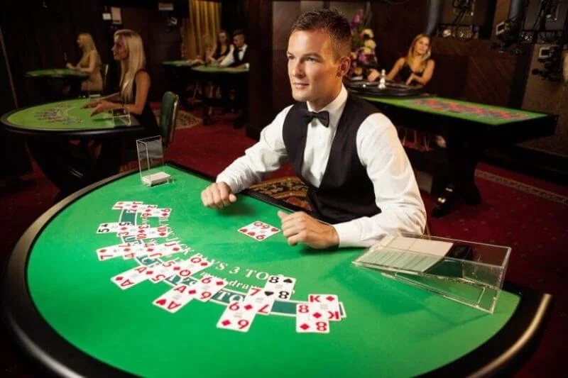 Tayangan dealer di ruang meja live kasino